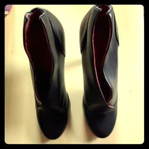 Heeled booties